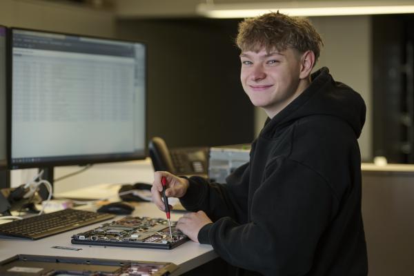 Ausbildung IT Fachinformatiker Systemintegration Arbeitsplatz