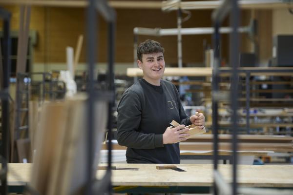 Ausbildung Schreiner Portrait Distanz
